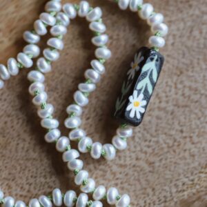 Daisy & pearl necklace