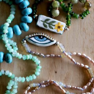 Pearl & opal winky eye